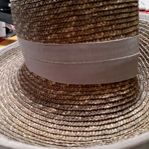 Womans Hat - Picture 3 of 5